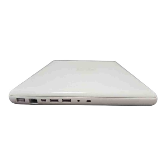 MacBook Pro 2009 Apple Laptop with Classic White Unibody - Picture 4 of 6